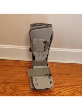 Breg Genesis Mid-Calf Full Shell Walker size large